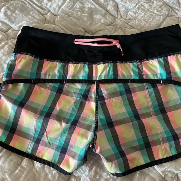 Lululemon Speed Up Short Size 6. Inseam 2.5” - Picture 4 of 6